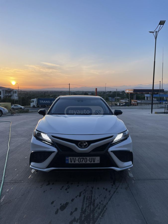 Toyota Camry 2020 — photo 2