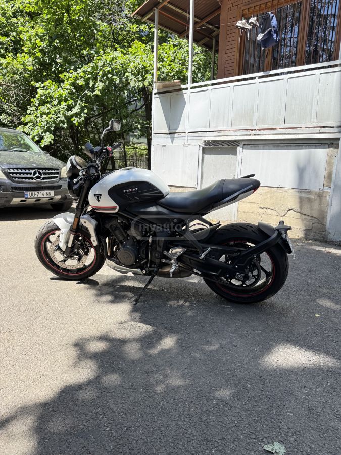 Triumph Trident 660
