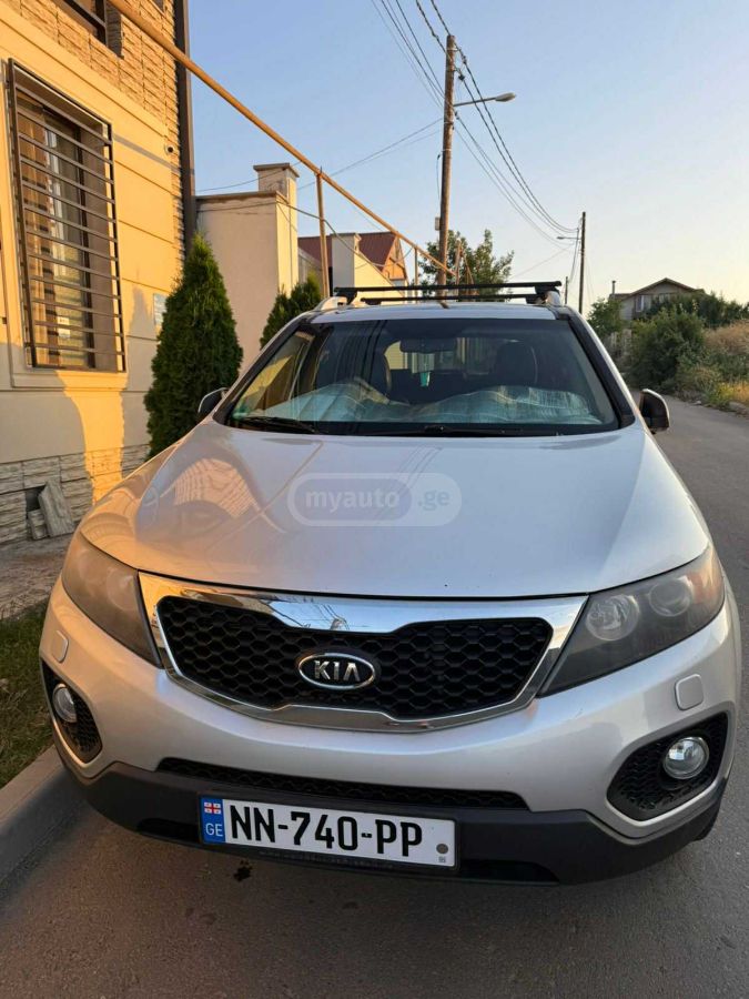 Kia Sorento 2010 — photo 2