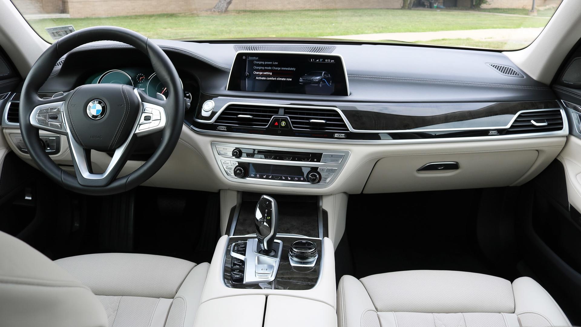 BMW 740 2017 — photo 2