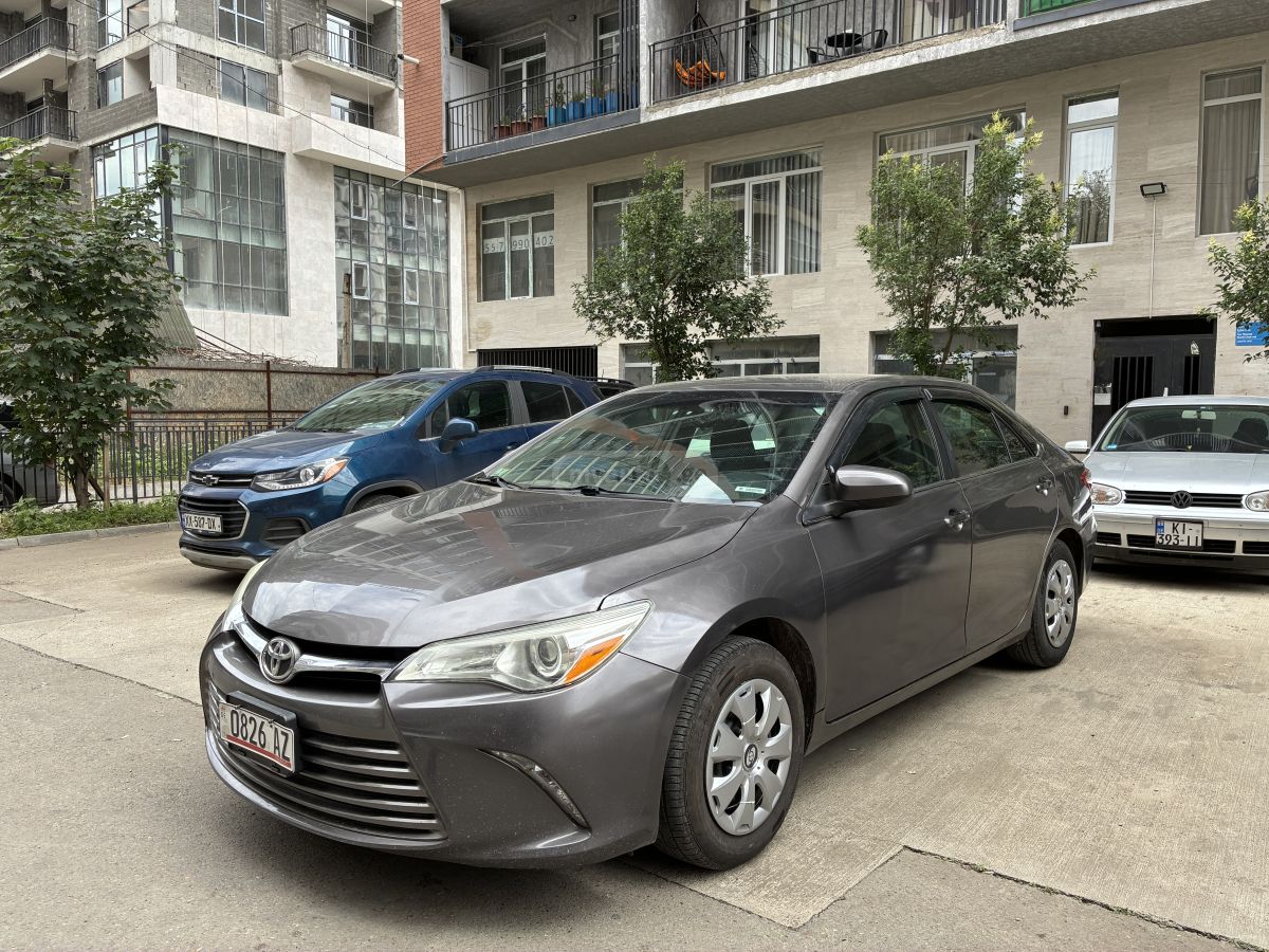 Toyota Camry 2017 — photo 2