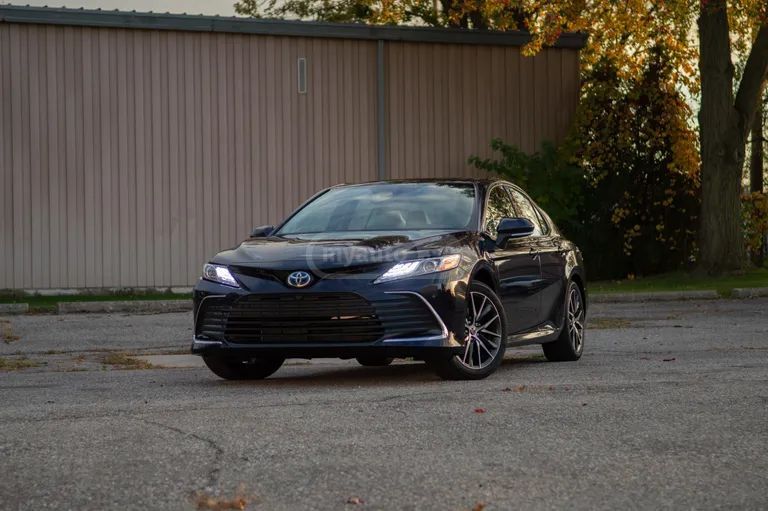 Toyota Camry 2020 — photo 2