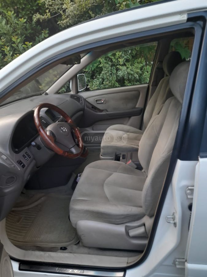 Toyota Harrier 2001 — photo 2