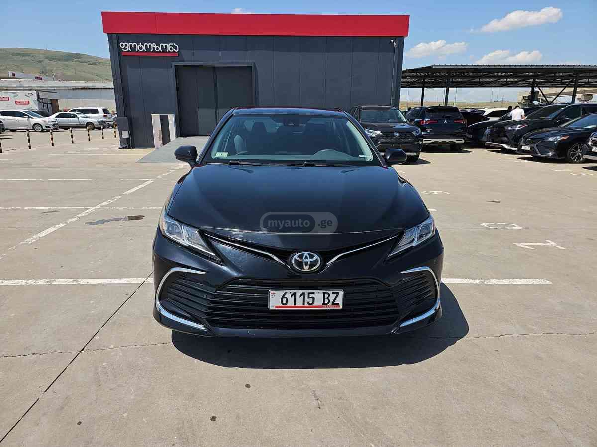 Toyota Camry 2021 — photo 2