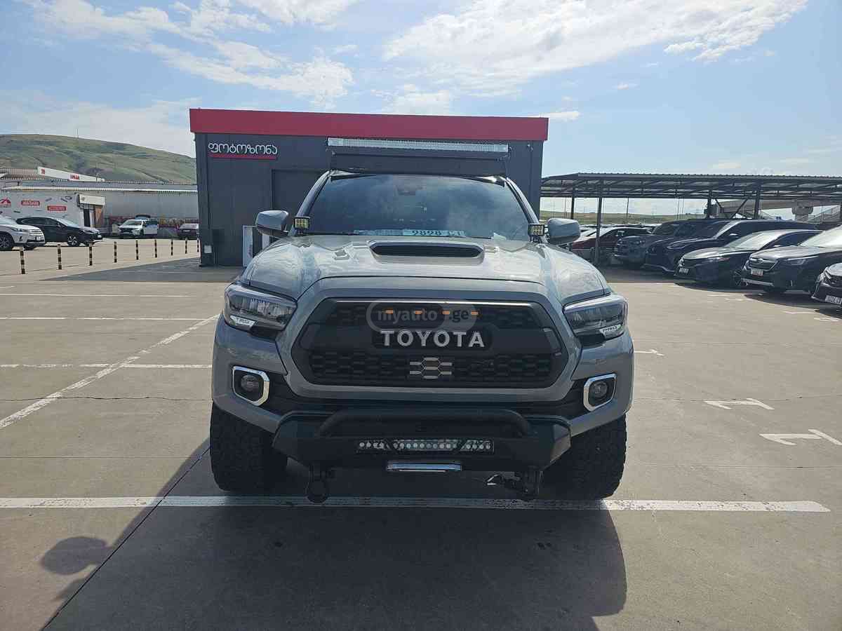 Toyota Tacoma 2020 — photo 2