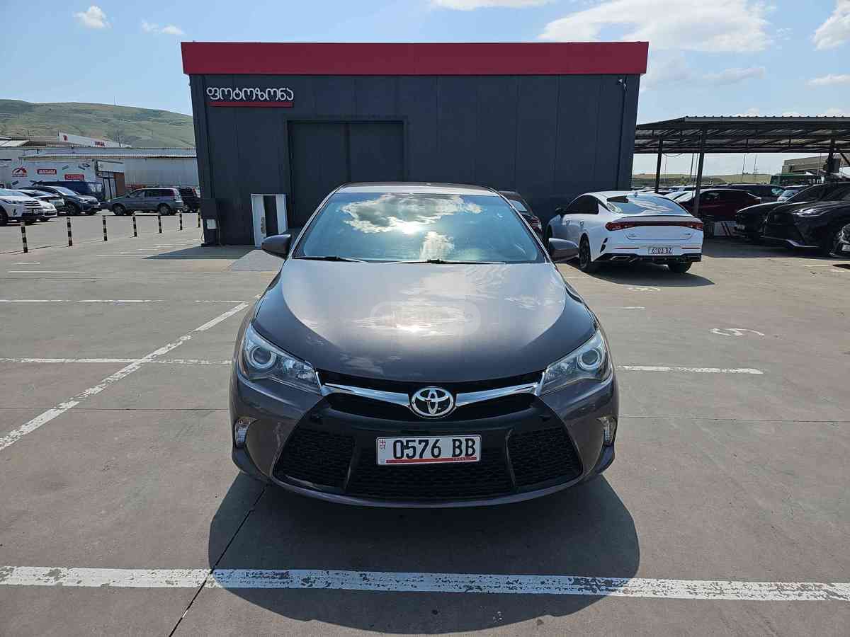 Toyota Camry 2015 — photo 2