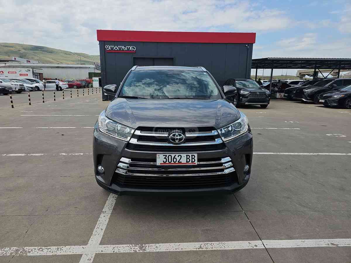 Toyota Highlander 2018 — photo 2