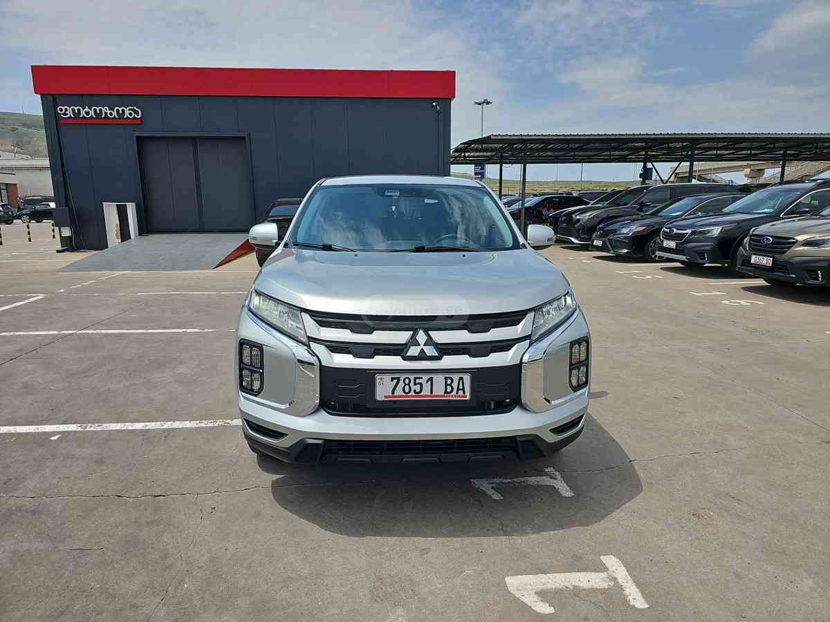 Mitsubishi Outlander 2022 — photo 2