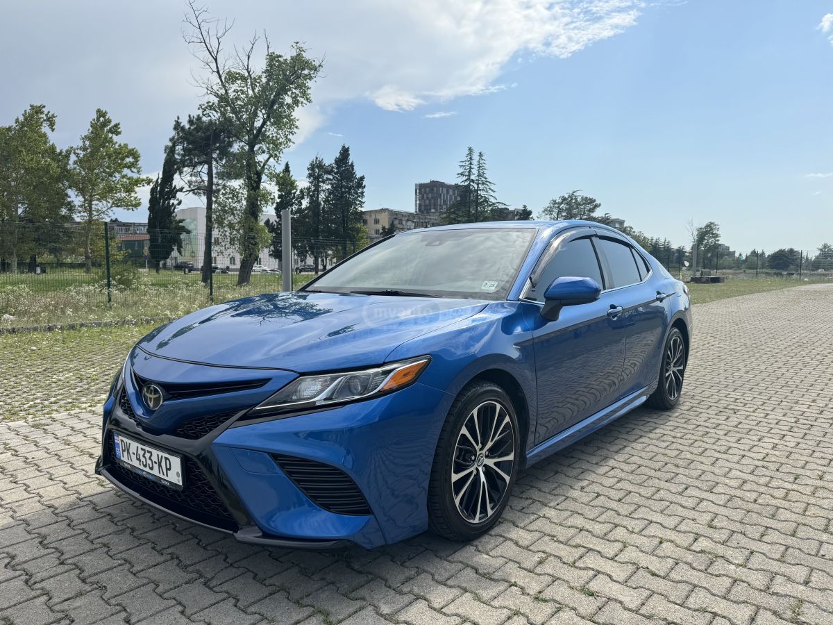 Toyota Camry 2020 — photo 2