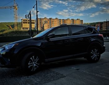 Toyota RAV4 2018 — photo 2