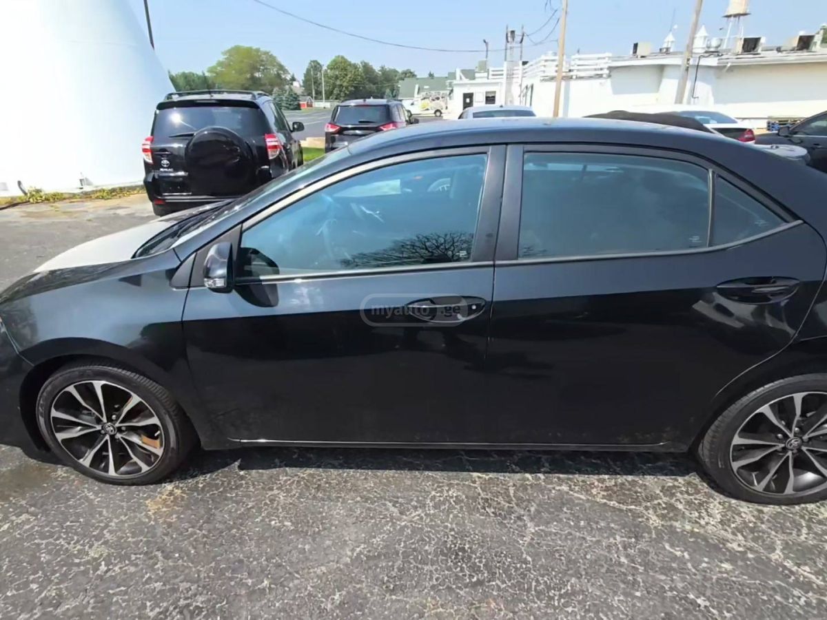 Toyota Corolla 2017 — photo 2
