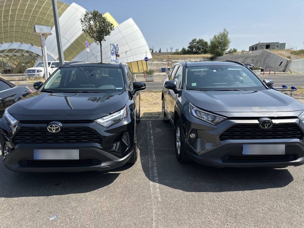 Toyota RAV4 2023 — photo 2