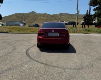 Volkswagen Jetta 2017 — photo 2