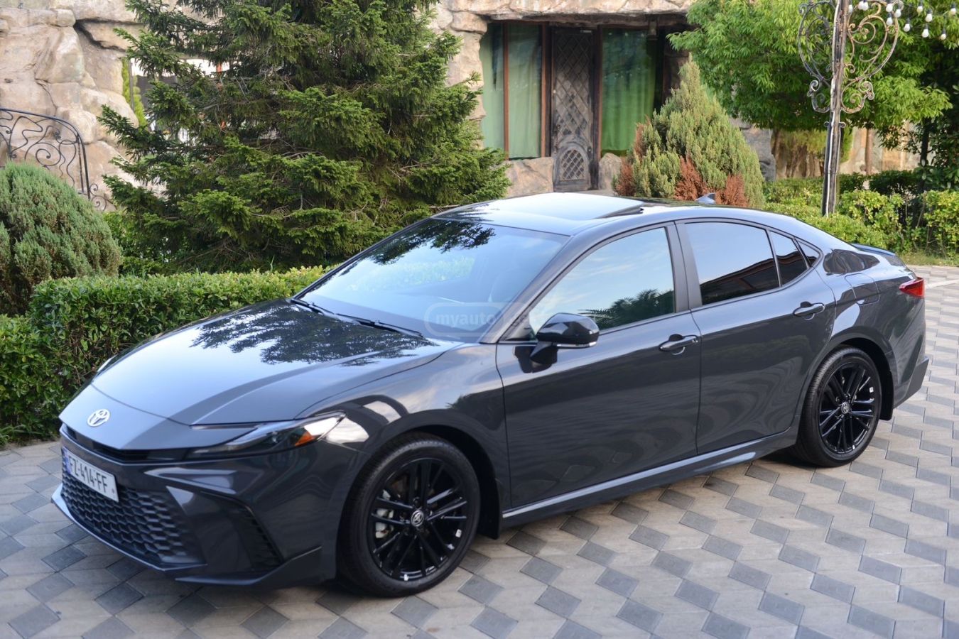 Toyota Camry 2024 — photo 2