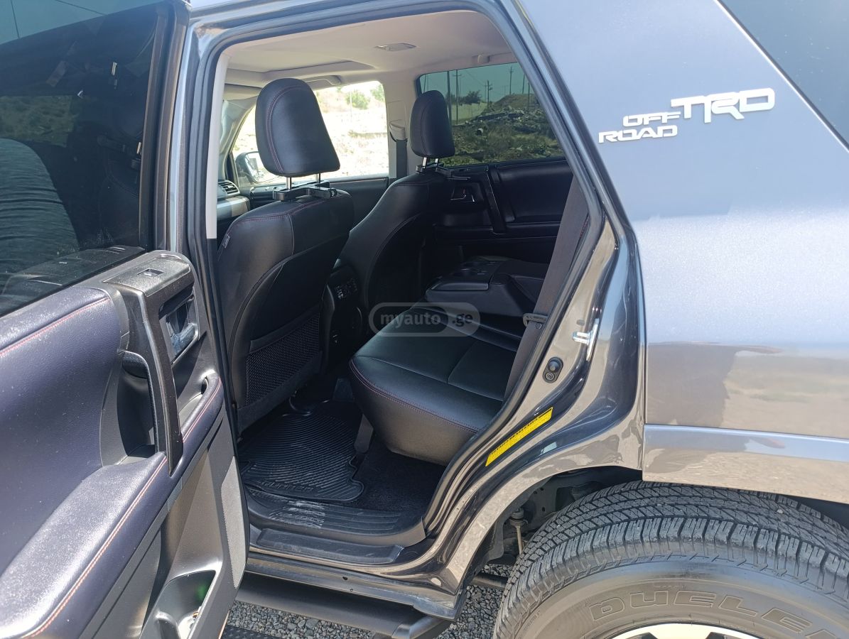 Toyota 4Runner 2019 — photo 2