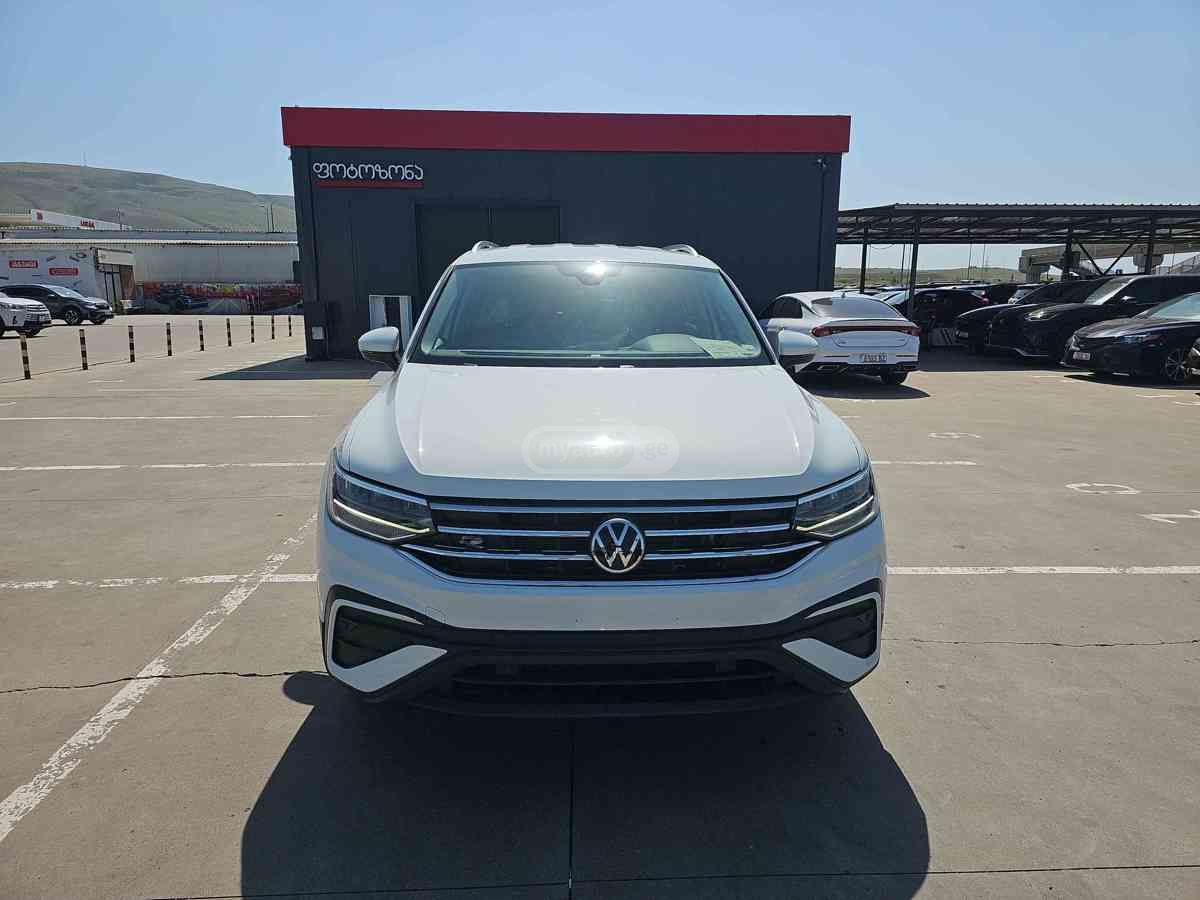 Volkswagen Tiguan 2022 — photo 2