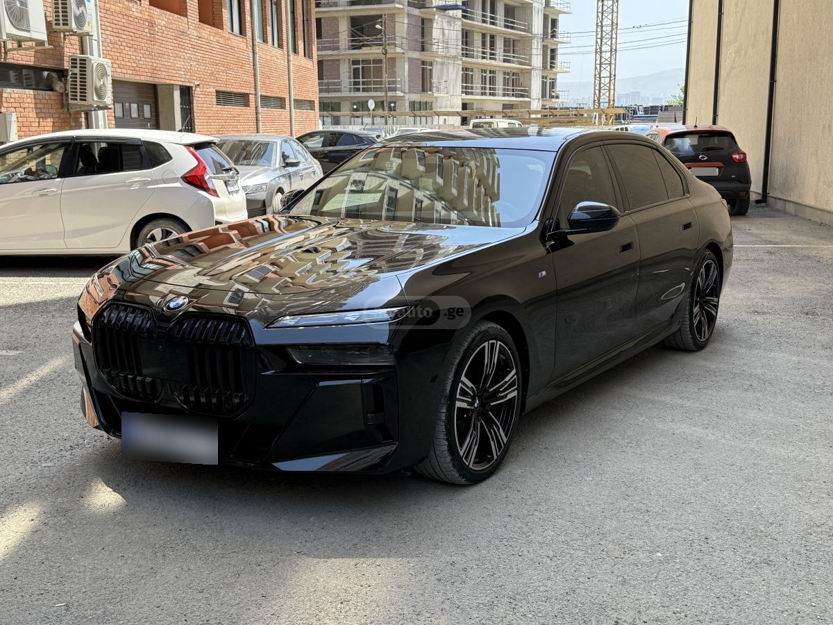 BMW 740 2023 — photo 2