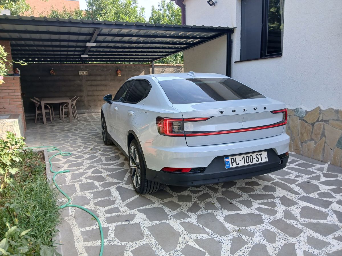 Polestar 2 2023 — photo 2
