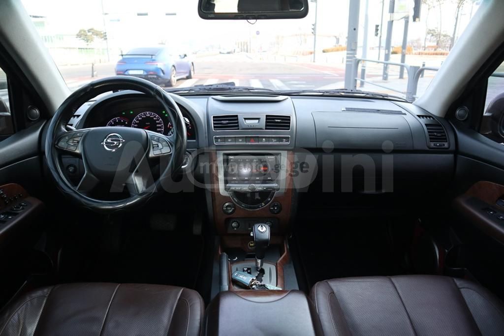 Ssangyong Rexton 2016 — photo 2