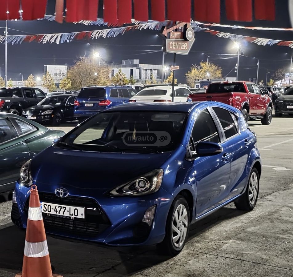 Toyota Prius C 2017 — photo 2