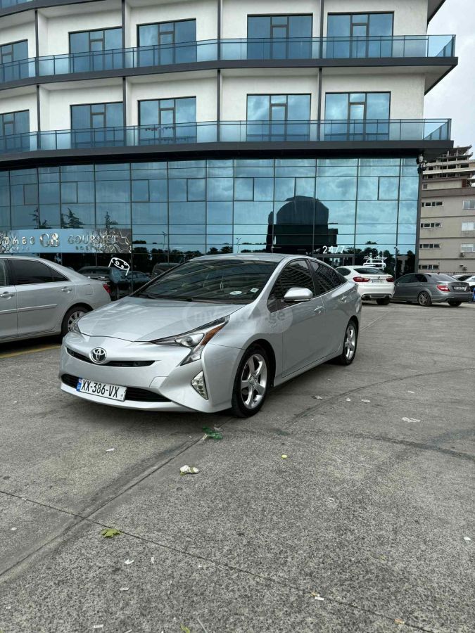 Toyota Prius 2016 — photo 2
