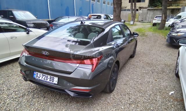 Hyundai Elantra 2023 — photo 2