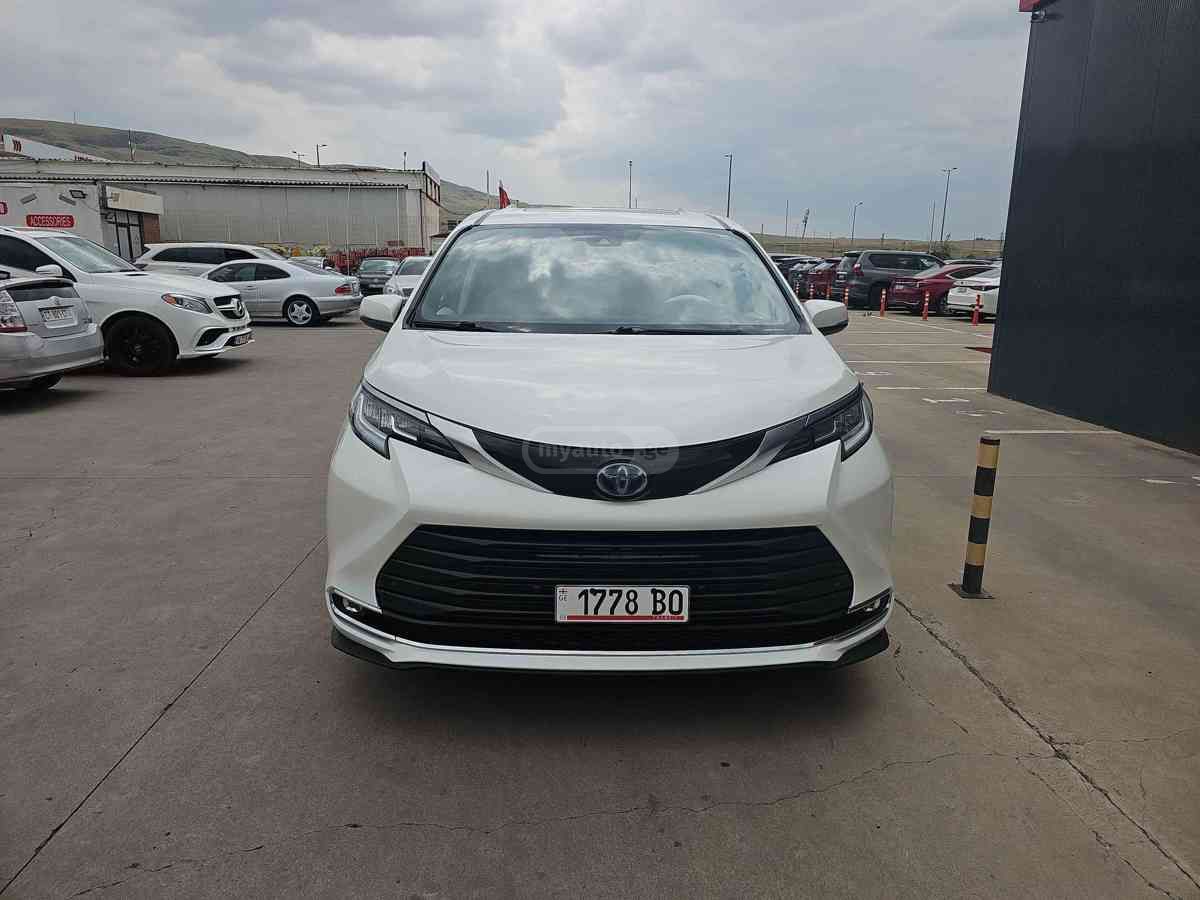 Toyota Sienna 2021 — photo 2