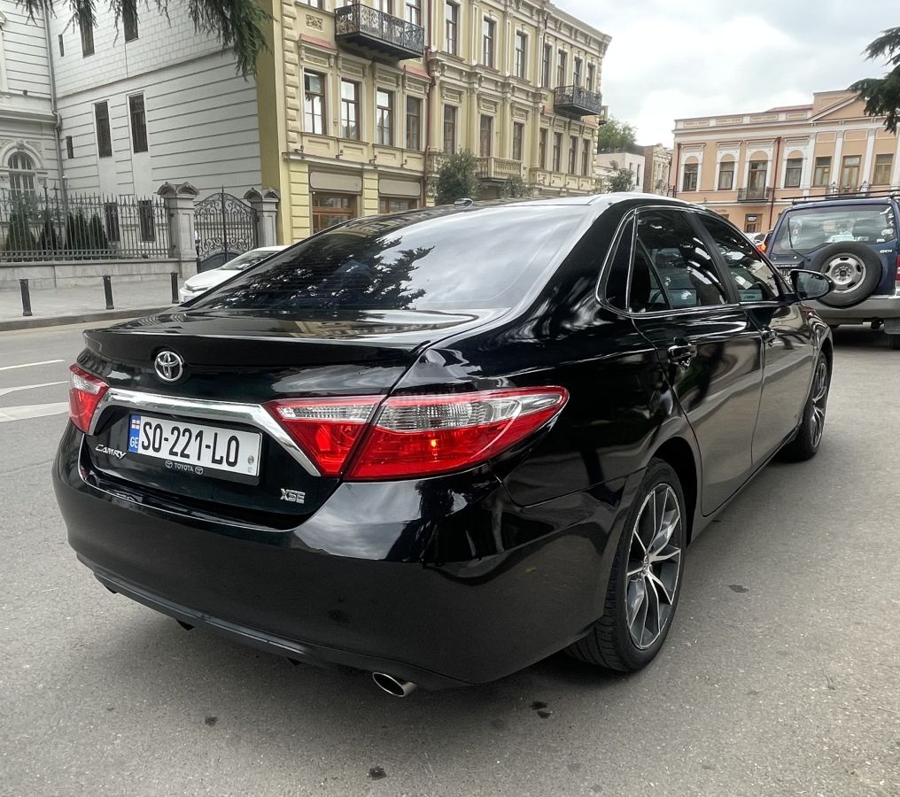 Toyota Camry 2016 — photo 2