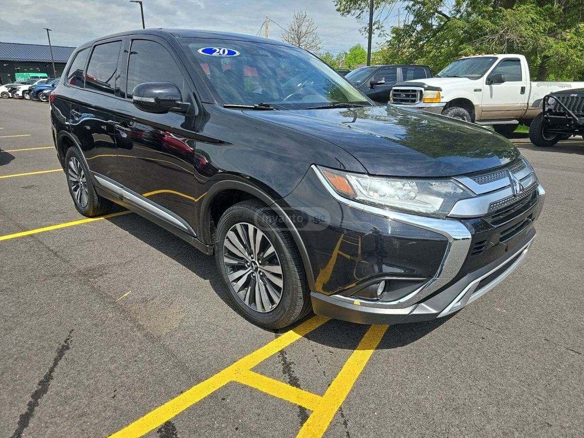 Mitsubishi Outlander 2020 — photo 2