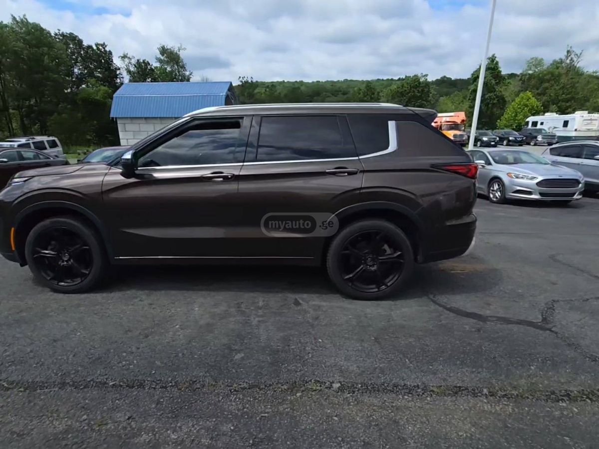 Mitsubishi Outlander 2023 — photo 2