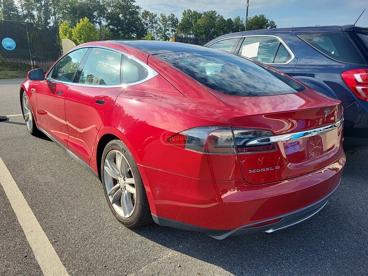 Tesla Model S 2015 — photo 2