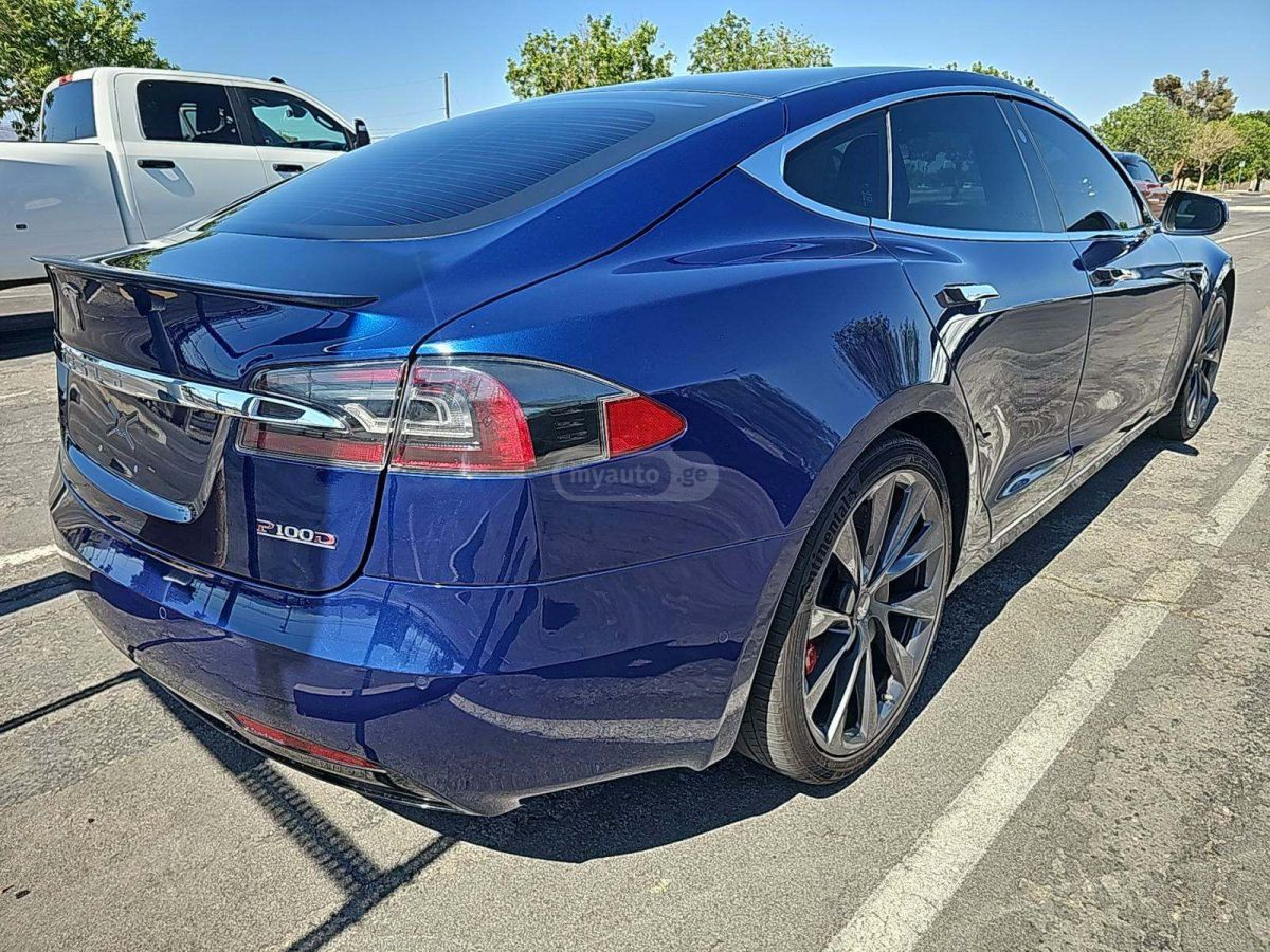 Tesla Model S 2019 — photo 2