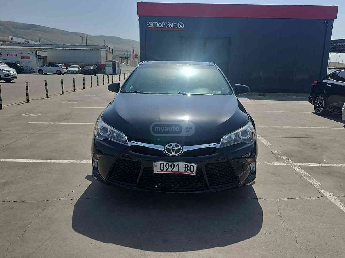 Toyota Camry 2016 — photo 2