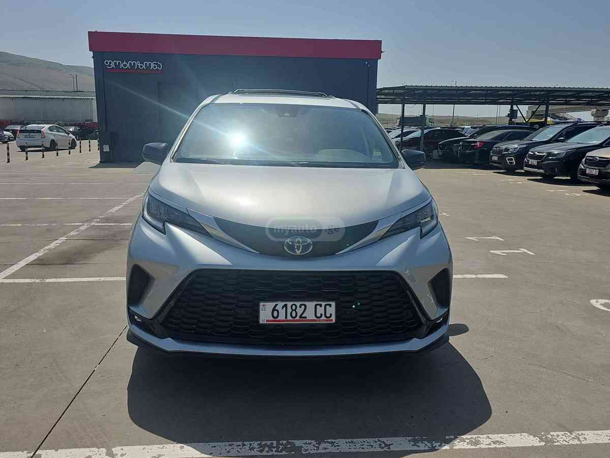 Toyota Sienna 2021 — photo 2