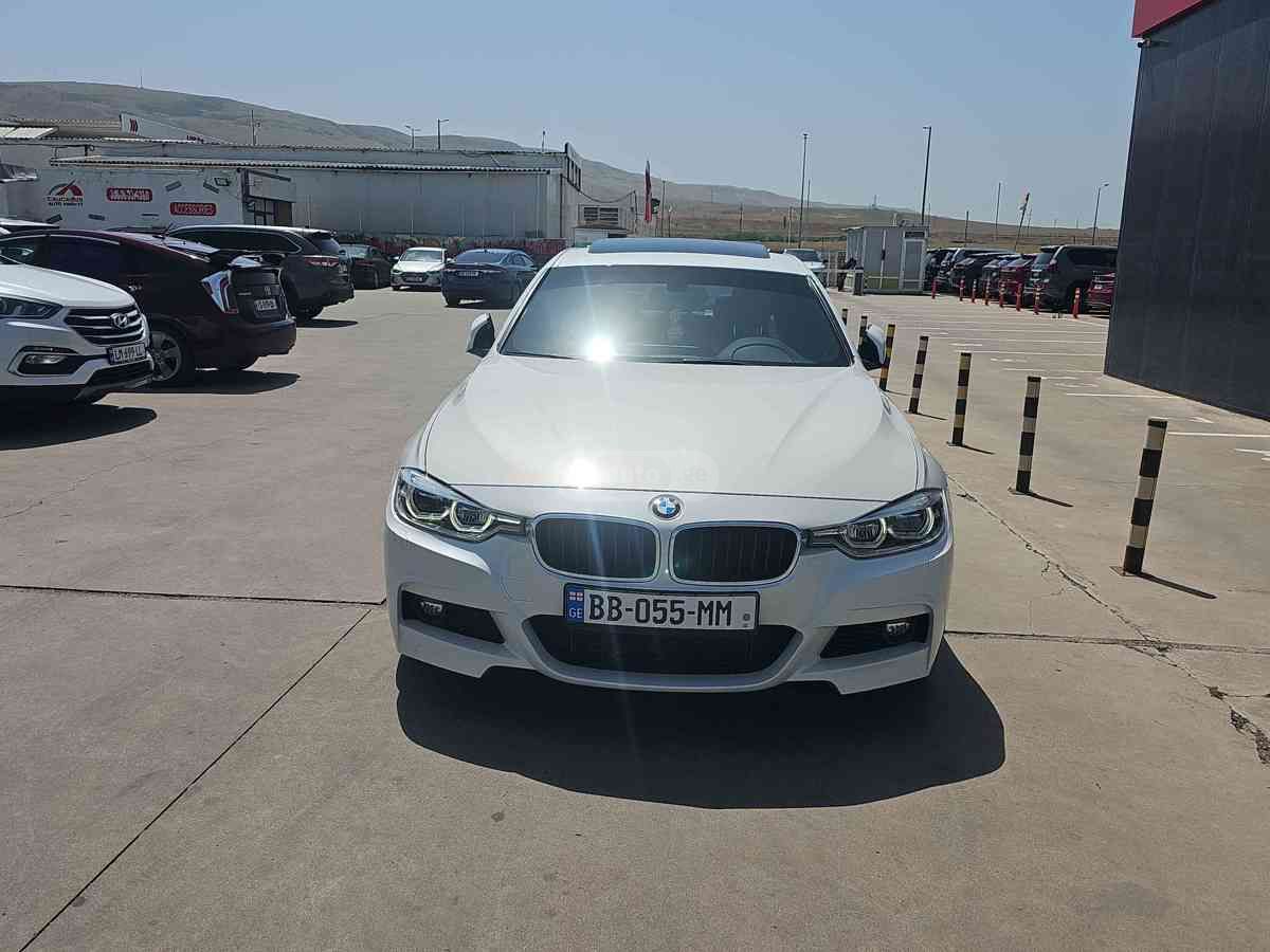 BMW 330 2018 — photo 2