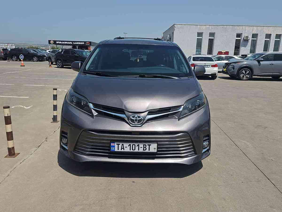 Toyota Sienna 2015 — photo 2