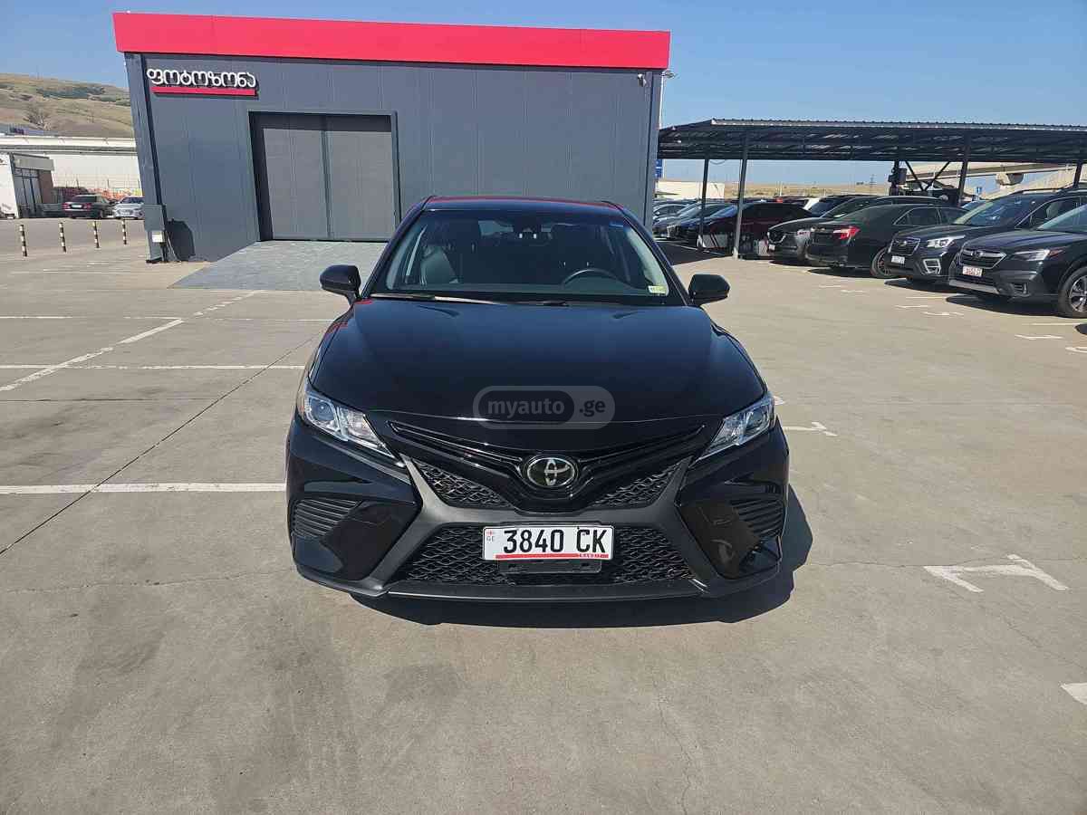 Toyota Camry 2020 — photo 2