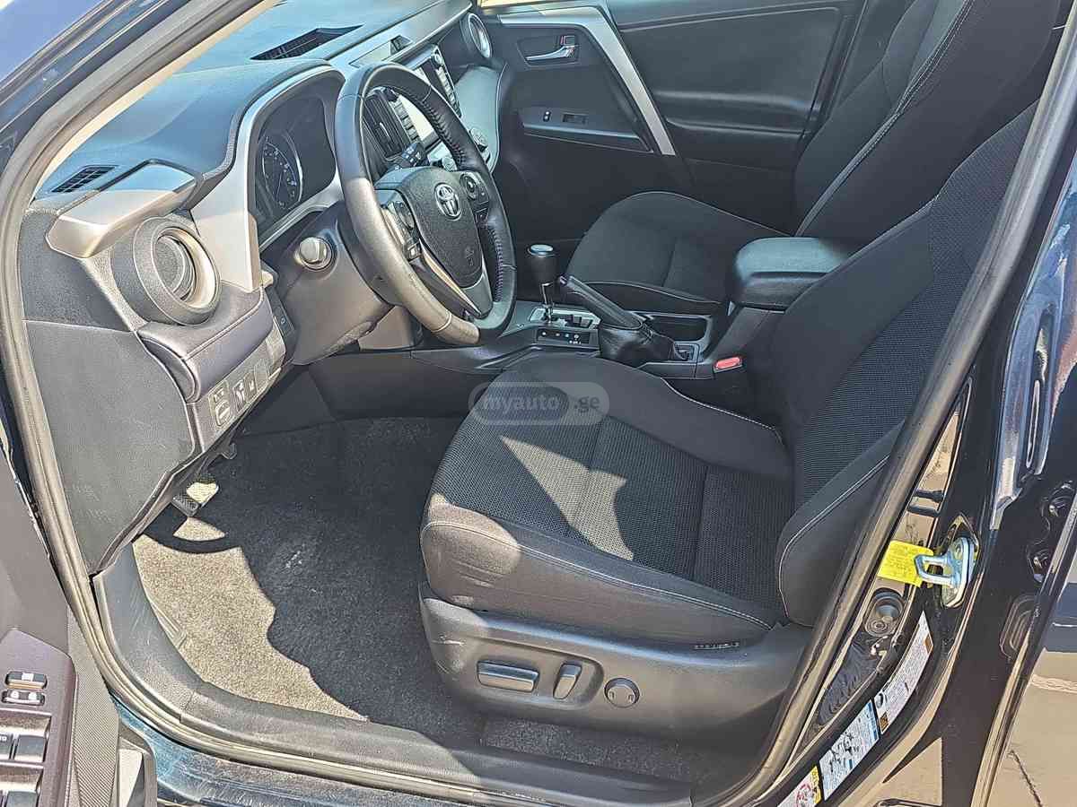 Toyota RAV4 2018 — photo 2