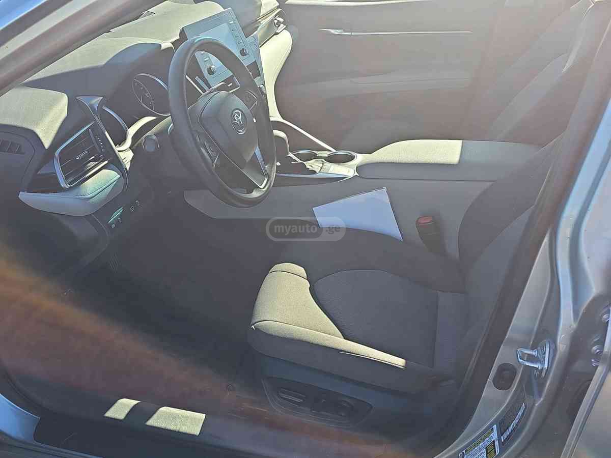 Toyota Camry 2021 — photo 2