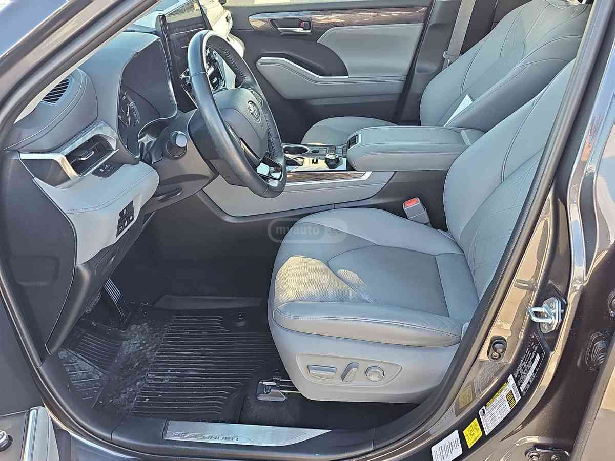 Toyota Highlander 2021 — photo 2