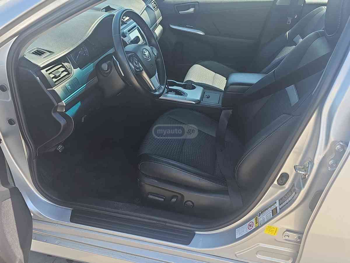 Toyota Camry 2014 — photo 2