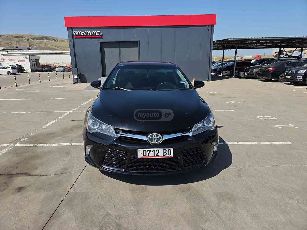 Toyota Camry 2017 — photo 2