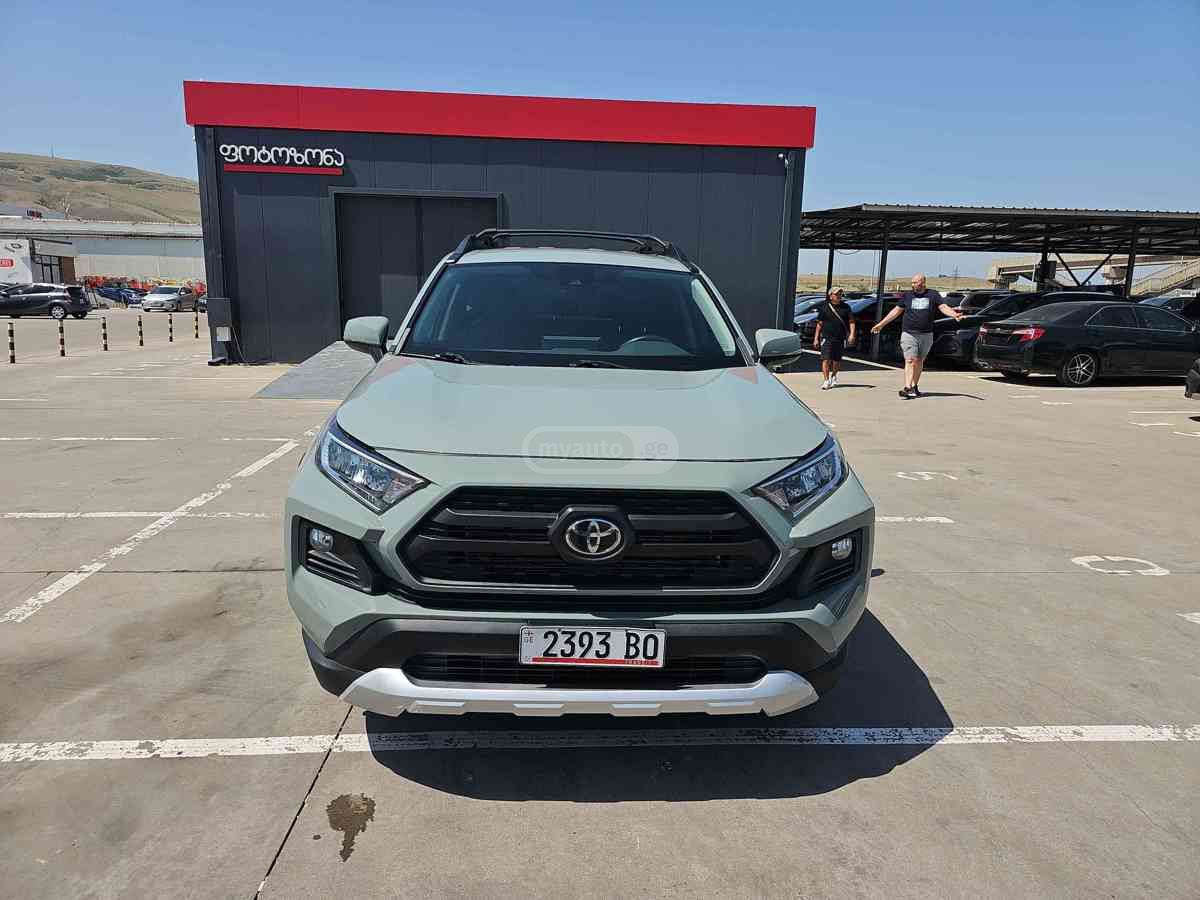 Toyota RAV4 2019 — photo 2