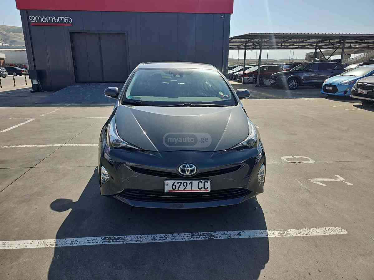 Toyota Prius 2016 — photo 2