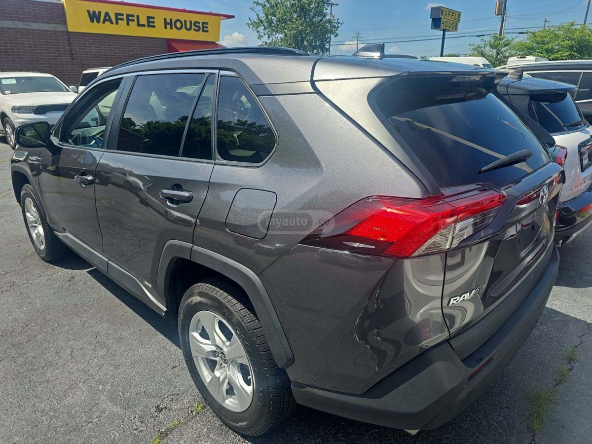 Toyota RAV 4 2021 — photo 2