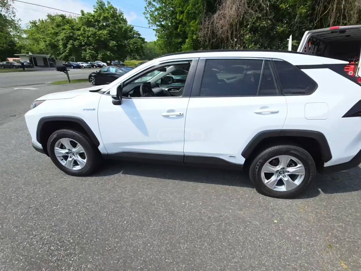 Toyota RAV 4 2020 — photo 2