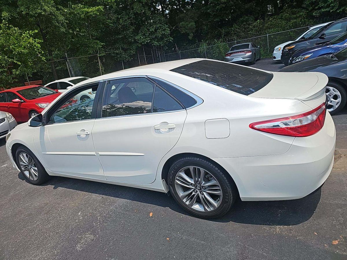 Toyota Camry 2016 — photo 2
