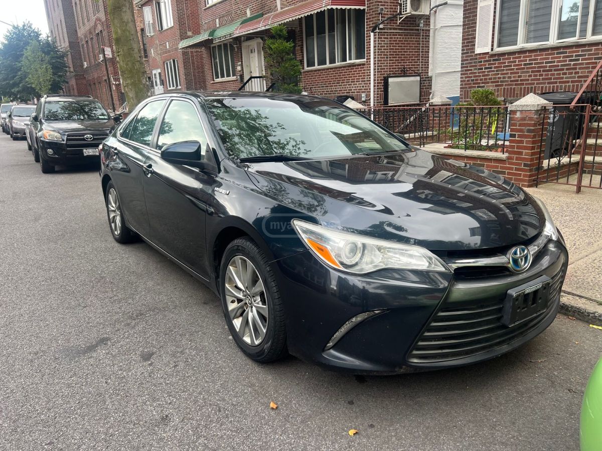 Toyota Camry 2015 — photo 2