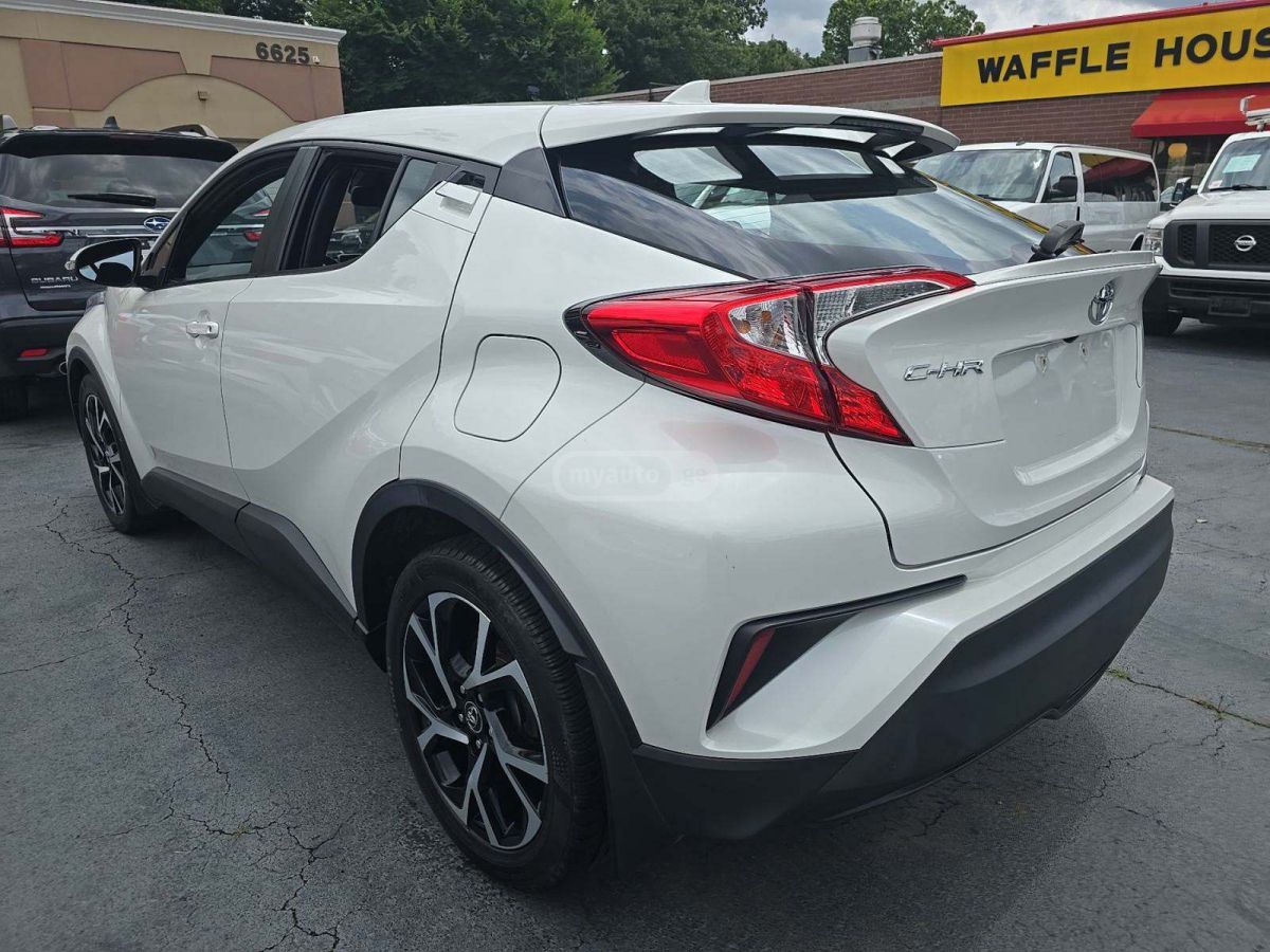 Toyota C-HR 2018 — photo 2