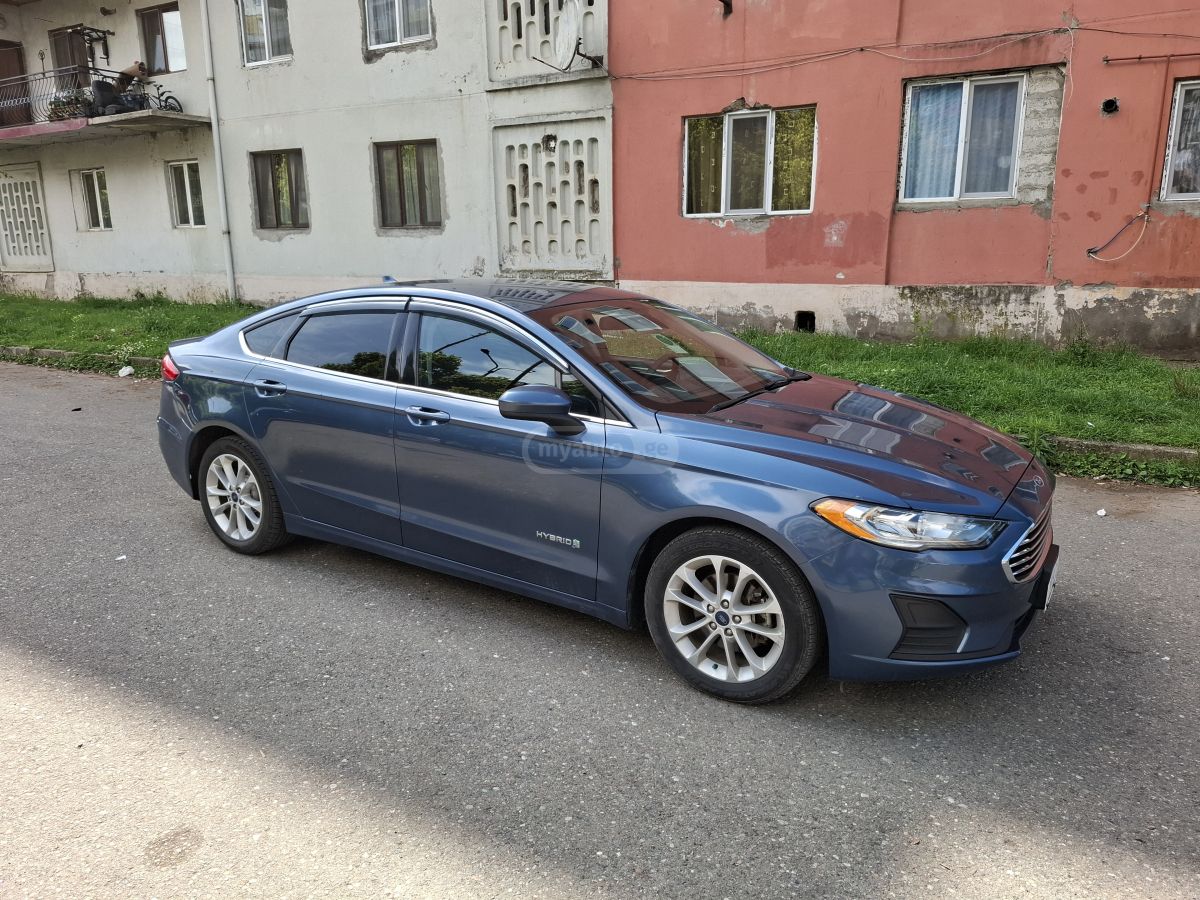 Ford Fusion 2018 — photo 2